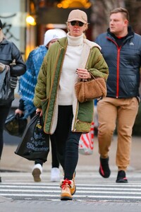 nicky-hilton-out-and-about-in-new-york-01-06-2023-0.jpg