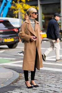 nicky-hilton-out-and-about-in-new-york-12-08-2022-3.thumb.jpg.d54afa501217bd4e45b47b40fb92bc01.jpg