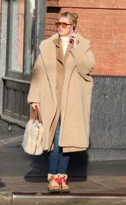 nicky-hilton-out-and-about-in-new-york-12-14-2022-5.thumb.jpg.bd819a8a3911cd4acc5307cdfeabb517.jpg