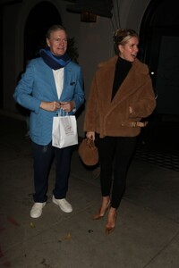 nicky-hilton-out-for-dinner-with-her-dad-in-los-angeles-12-23-2022-1.jpg