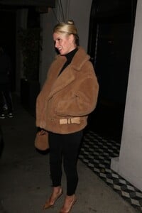 nicky-hilton-out-for-dinner-with-her-dad-in-los-angeles-12-23-2022-2.jpg