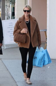 nicky-hilton-out-shopping-at-kitson-in-beverly-hills-12-21-2022-3.jpg