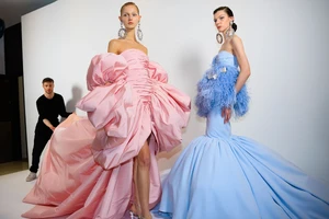 paris_couture_ss23_backstage_giambattistavalli_acielle_007.thumb.webp.29c41161ab18ac69b9b65685ffb067f8.webp