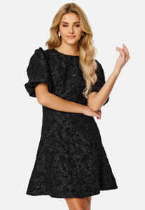 pieces-alima-ss-short-dress-black.thumb.jpg.80a9e8d57828fb0813ac83a2359db3b6.jpg