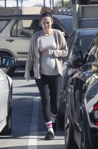 pregnant-rumer-willis-leaves-a-hospital-in-culver-city-01-24-2023-1.jpg