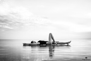 robyn-damianos-photography-Helena-Gomez-FB-1.jpg