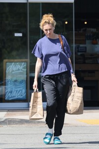 rumer-willis-at-erewhon-market-in-la-09-17-2022-0.jpg