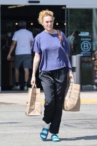 rumer-willis-at-erewhon-market-in-la-09-17-2022-3.jpg