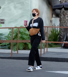 rumer-willis-grocery-shp-ing-at-erewhon-in-studio-city-02-05-2022-7.jpg