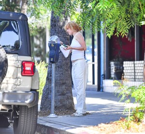 rumer-willis-in-all-white-studio-city-08-30-2022-1.jpg