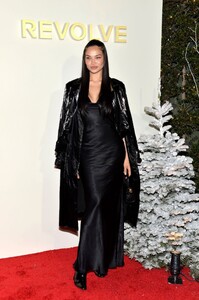 shanina-shaik-at-revolve-x-at-t-present-revolve-winterland-in-los-angeles-12-08-2022-5.jpg