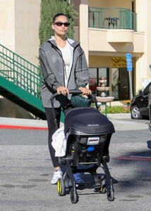 shanina-shaik-heading-to-pilates-class-in-west-hollywood-01-23-2023-2.jpg