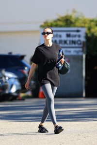 shanina-shaik-heading-to-pilates-class-in-west-hollywood-01-25-2023-1.jpg