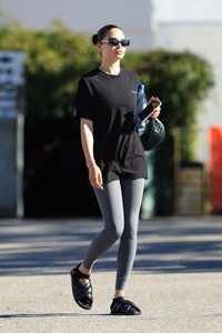 shanina-shaik-heading-to-pilates-class-in-west-hollywood-01-25-2023-4.jpg