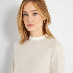 t-shirt-en-maille-cotelee-avec-col-volante-beige-femme-du-34-au-48-zk099_2_zc3.thumb.jpg.74faab071ae847ec2bfc55dd69ae7df5.jpg