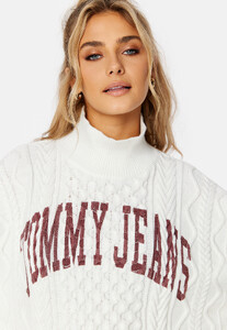 tommy-jeans-crop-college-cable-sweater-ybl-ecru_3.thumb.jpg.f962994a2c080688bee6357061d47df4.jpg