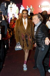 tyra-banks-at-fashion-show-at-casino-de-paris-at-paris-fashion-week-01-21-2023-5.jpg