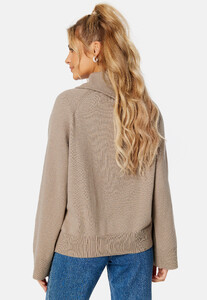 vero-moda-vivian-high-neck-half-zip-knit-roasted-cashew_2.thumb.jpg.1d238294a399e0da22a9e6af9ade6cae.jpg