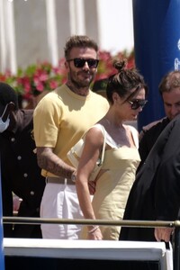 victoria-and-david-beckham-at-a-boat-ride-in-venice-07-05-2022-6.thumb.jpg.1bf28ed7eb8a38913ca5b20de2581a94.jpg