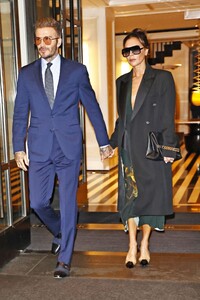 victoria-and-david-beckham-heading-to-dinner-in-new-york-10-11-2022-0.thumb.jpg.fc1e52e105e414160ee9c3fc621b78c1.jpg