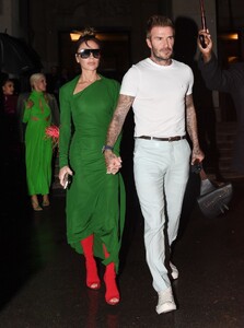 victoria-and-david-beckham-leaves-her-fashion-show-afterparty-in-paris-09-30-2022-0.thumb.jpg.a372de56aaef82d6fc3172f7da90ed36.jpg