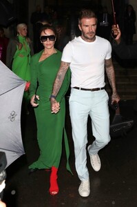 victoria-and-david-beckham-leaves-her-fashion-show-afterparty-in-paris-09-30-2022-4.thumb.jpg.871b1d99a06ff2eedb05d680b12df46e.jpg