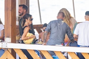 victoria-and-david-beckham-out-for-lunch-at-lo-scoglio-di-nerano-restaurant-07-18-2022-5.thumb.jpg.c7279948f0ffd027090799afd737ffa9.jpg