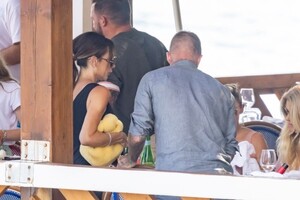 victoria-and-david-beckham-out-for-lunch-at-lo-scoglio-di-nerano-restaurant-07-18-2022-6.thumb.jpg.7d23d5f00b7fffafcb2546b567df9c0a.jpg