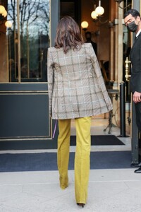 victoria-beckham-arrives-at-la-reserve-hotel-in-paris-03-03-2022-0.jpg