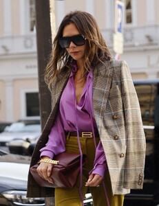 victoria-beckham-arrives-at-la-reserve-hotel-in-paris-03-03-2022-6.jpg