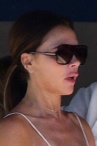 victoria-beckham-at-a-yacht-in-palm-beach-08-03-2022-0.jpg