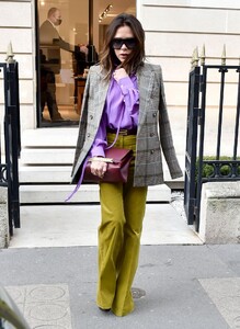 victoria-beckham-leaves-celine-store-in-paris-03-03-2022-2.jpg