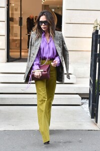 victoria-beckham-leaves-celine-store-in-paris-03-03-2022-5.jpg