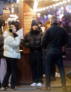 victoria-beckham-out-at-hyde-parks-winter-wonderland-in-london-12-14-2022-0.jpg