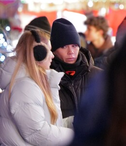 victoria-beckham-out-at-hyde-parks-winter-wonderland-in-london-12-14-2022-1.jpg