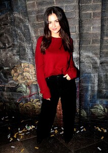 victoria-justice-on-the-backstage-of-new-musical-juliet-on-broadway-in-new-york-12-06-2022-6.thumb.jpg.aa4e6d91af591f345b537b200006cb39.jpg