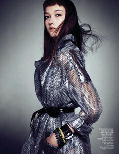 vogue-china-june-2013_sunghee-jihye-yumi_(5-1).thumb.jpg.7161717bc313ecbd81cf57dd0c242078.jpg