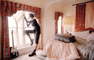 vogue-japan-12-2013_runy-jean_(7).thumb.jpg.32b5cffb2734d266c896ead787741e0b.jpg