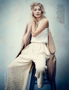 vogue-uk-2013-01-jan-171.thumb.jpg.5ea3aa6d25776c2b100c793b5810a135.jpg