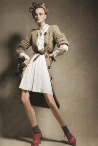 vogueespa_anovember2010_005.thumb.jpg.5c7b63d5fc8c7855a4840470a5534a9a.jpg