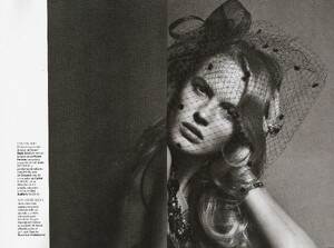 vogueespa_anovember2010_006.thumb.jpg.c9f65b625602e9d7c1841a306aa2eb60.jpg