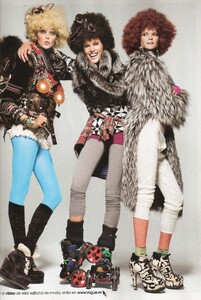 vogueespa_anovember2010_013.thumb.jpg.676eff2f9541199a243607b8b19de13c.jpg
