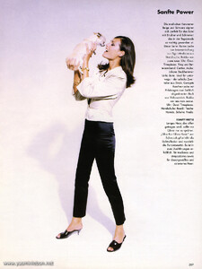 voguegermanymarch966markabrahams.thumb.jpg.5e1b8669e7be858234bbf2914dba210e.jpg