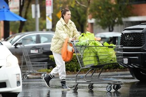 whitney-port-grocery-shopping-at-gelson-s-in-los-angeles-01-04-2023-3.jpg