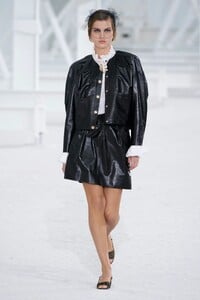 -0023-Chanel-RTW-SS21.thumb.jpg.e3656bb25669cb00b7c7957049319bdf.jpg