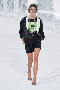 -0035-Chanel-RTW-SS21.thumb.jpg.406e27bf1895c8d4e95abcac8b350b03.jpg