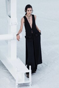 -0062-Chanel-RTW-SS21-brand.thumb.jpg.f5e420fc15dbd0653fcee15a1d473908.jpg