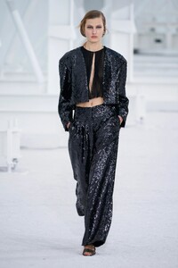 -0064-Chanel-RTW-SS21.thumb.jpg.e4831f06dc3a3f38c51a4938fdb00685.jpg