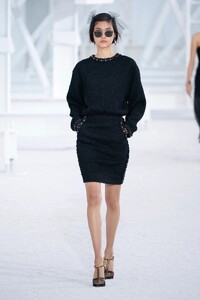 -w_7920-Chanel-RTW-SS21.thumb.jpg.ef56e3819e5ffa2f0bf97fe73c390110.jpg