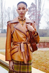 00003-ALBERTA-FERRETTI-Pre-Fall-21.thumb.jpg.f9c20ca067b7ce1a73faa2644a65da62.jpg